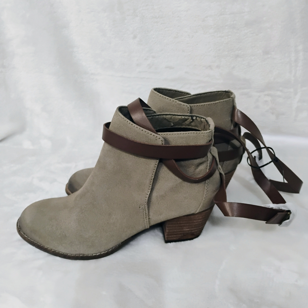DV Dolce Vita Womens Taupe Suede Ankle Boots Brown Wrap Strap Block Heel Size 8